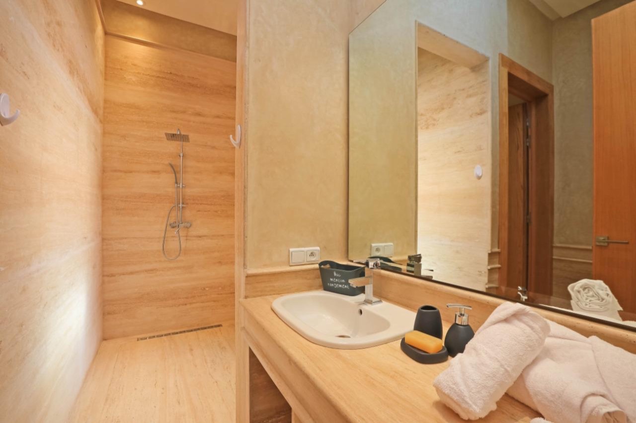 Villa Glam — IMG_1155.JPG